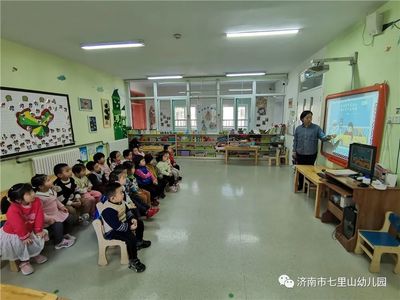 弘揚憲法精神 推動普法教育--濟南市七里山幼兒園憲法日宣傳活動