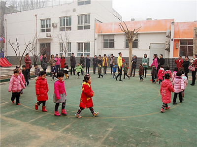 濟南市七里山幼兒園舉辦家長開放日活動