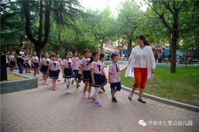 走近小學生的身邊 感受不一樣的精彩--濟南市七里山幼兒大班小朋友參觀七里山小學