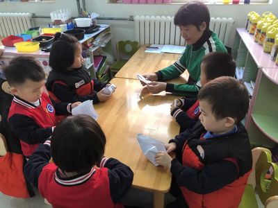 分類在手 美好在心 --濟南市七里山幼兒園垃圾分類主題活動